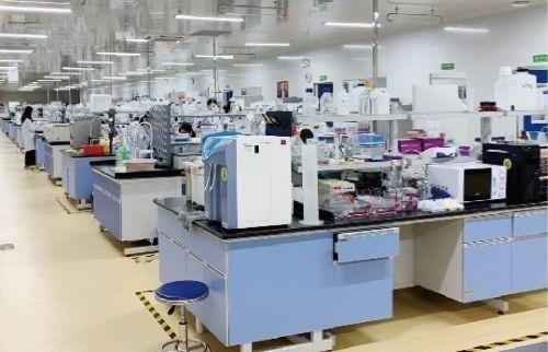 3500 m lab space